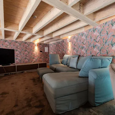 Lovelystay Apartment *
