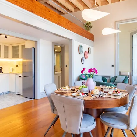Lovelystay Apartment *